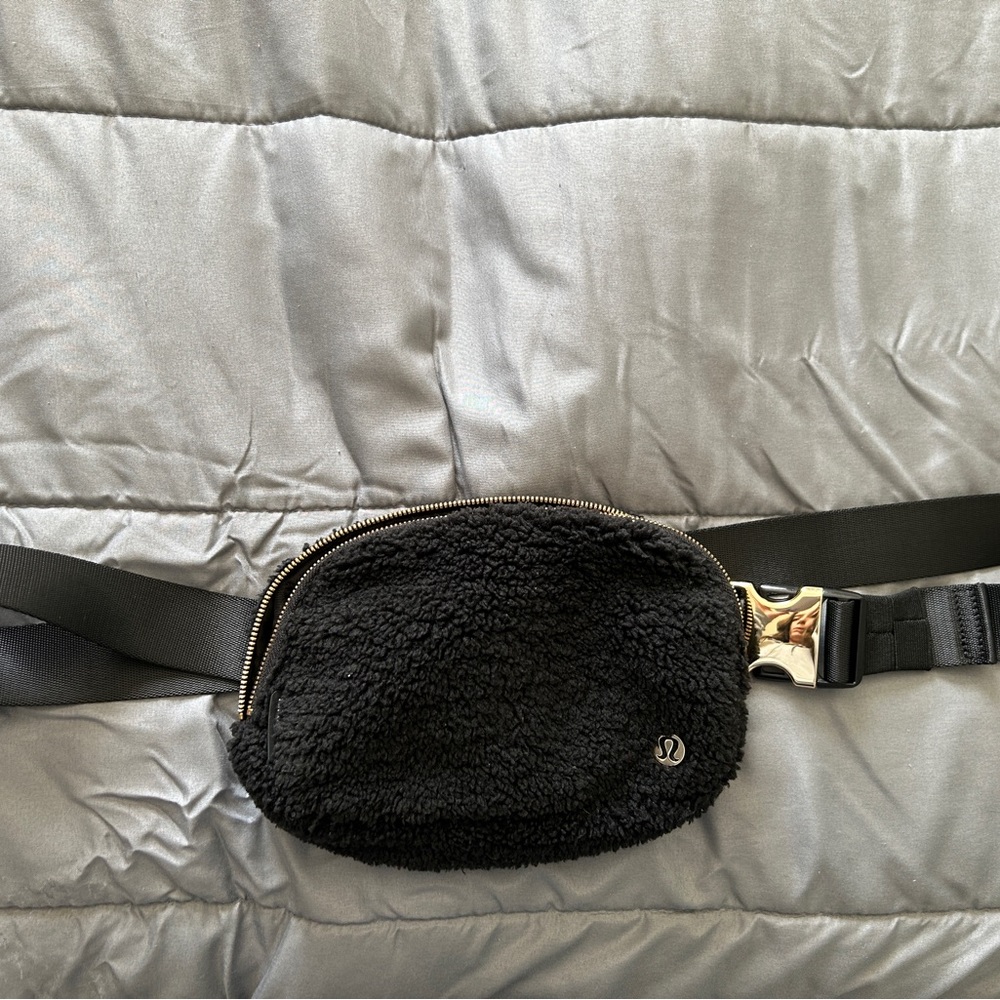 I bought this Lululemon Sherpa Fanny pack and rarely wear it.